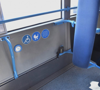 Whenever the PMR zone is used, the user or companion must check that the passenger is properly strapped in and that the brake is applied to avoid sudden movements.