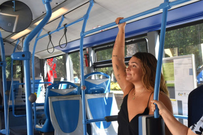 Durant el trajecte és imprescindible no distraure o molestar al conductor. Així mateix, a l'hora d'acomodar-se dins del bus, sempre que existisquen llocs lliures és recomanable que l'usuari els ocupe. En el cas que no existisquen seient lliures l'usuari haurà d'anar ben agarrat a les barres o respatlers dels seients.