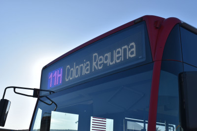 Identificación de línea y su denominación frontal.